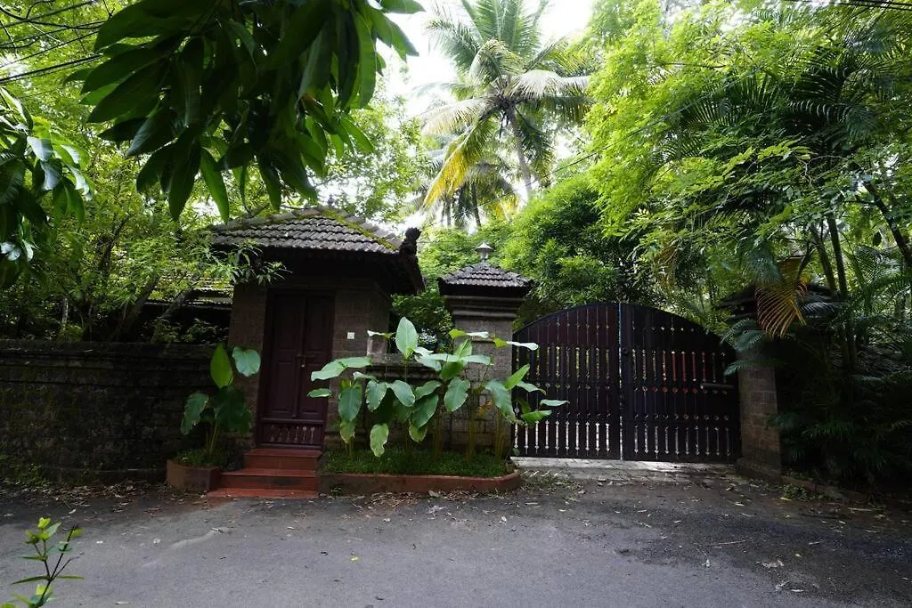 Vila Illam Courtyard Heritage Bungalow L 4 Bhk Guruvāyūr